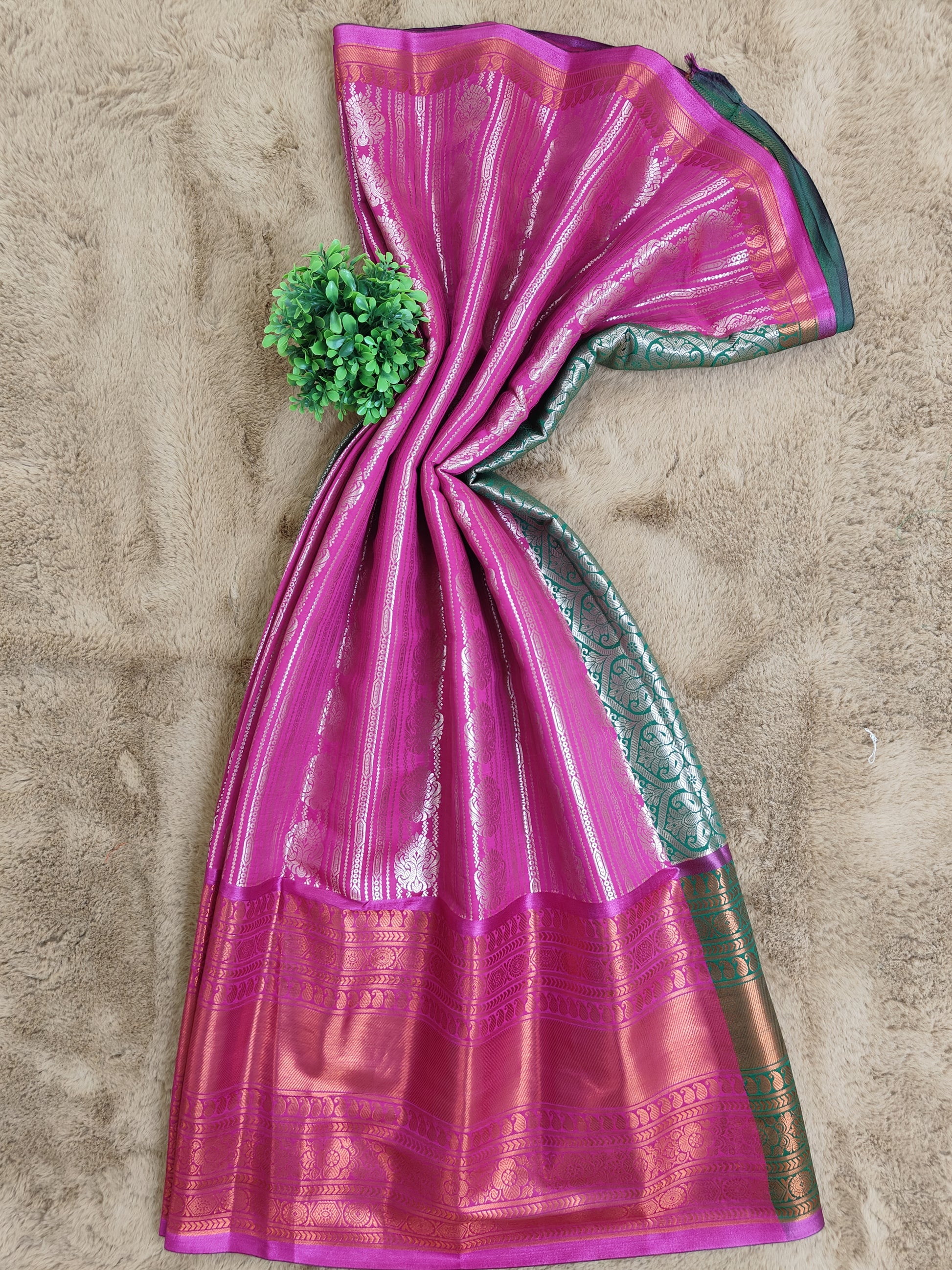 Kalanjali Ambose-Magenta Colour Chiniya Silk Banarasi Saree 2