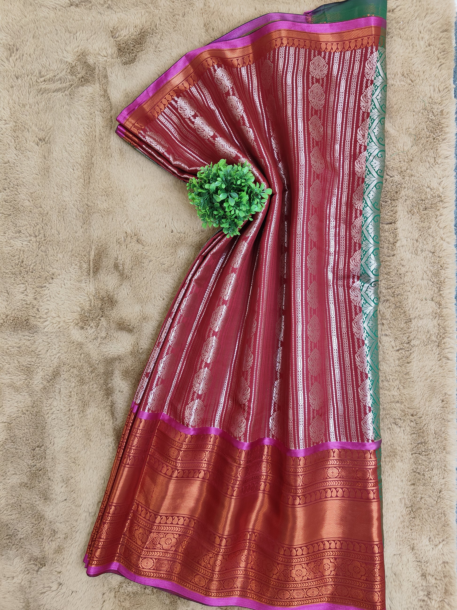 Kalanjali_Ambose-Maroon_Colour_Chiniya_Silk_Banarasi_Saree_3