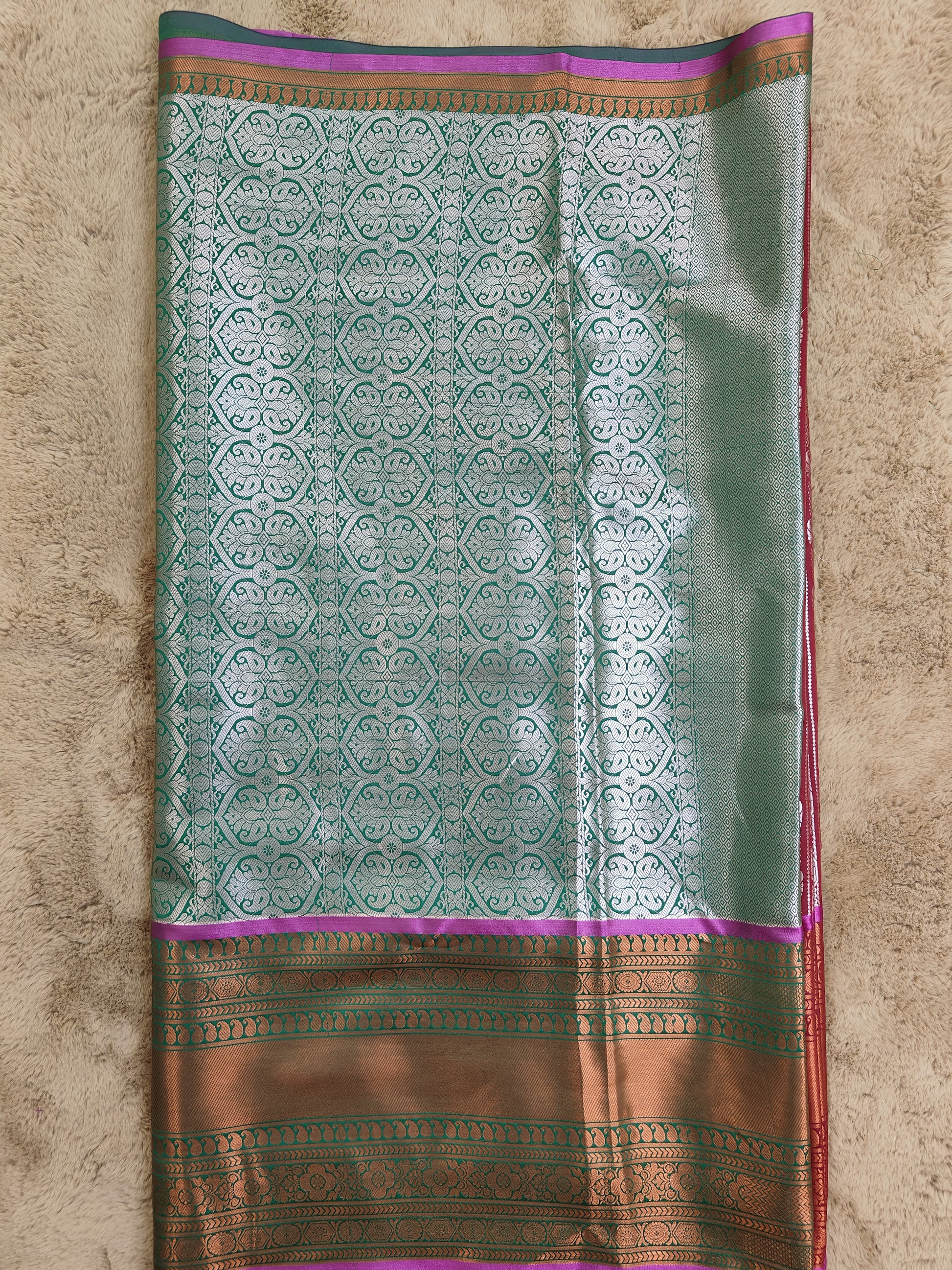 Kalanjali_Ambose-Maroon_Colour_Chiniya_Silk_Banarasi_Saree_Pallu