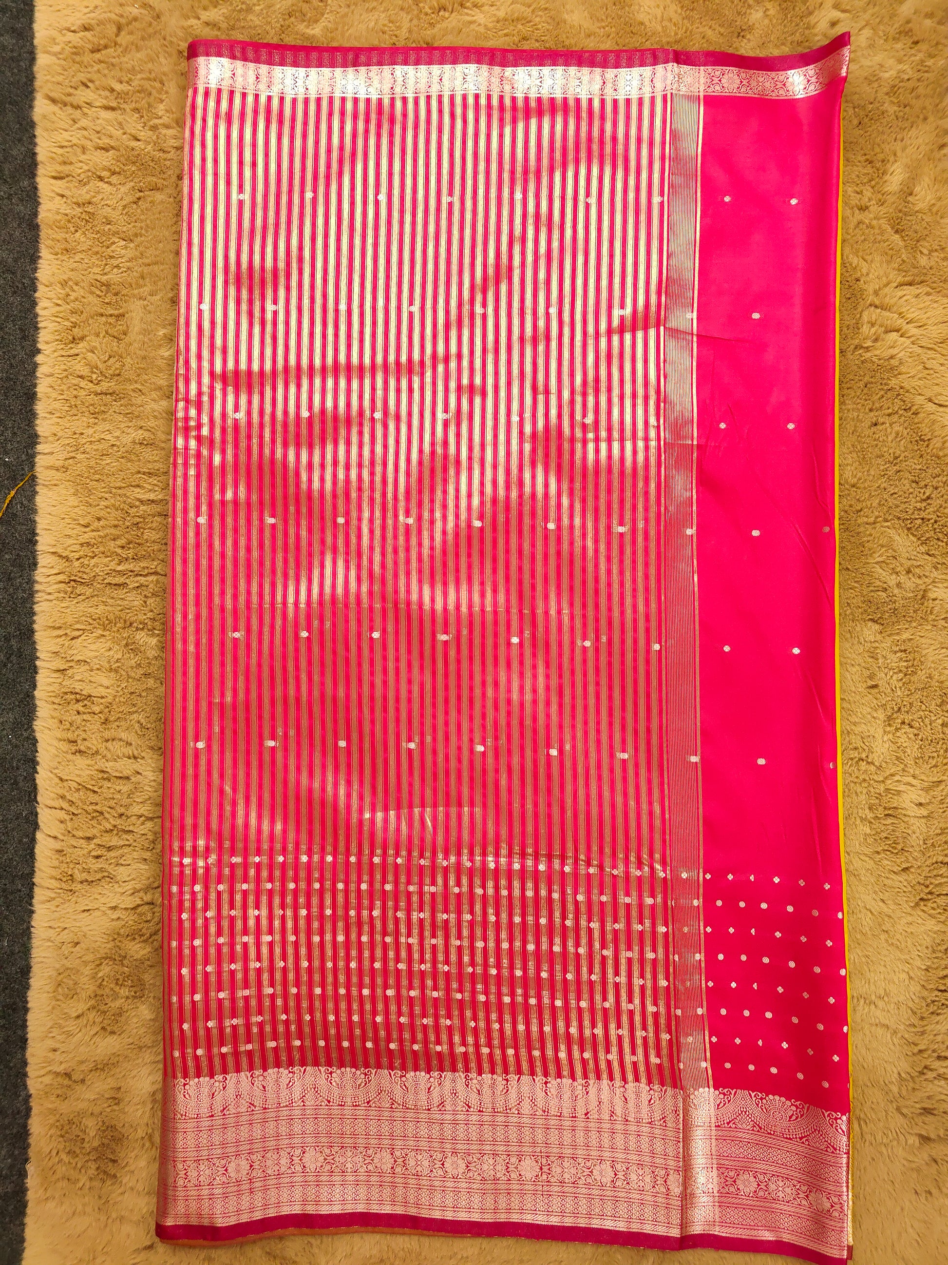 Naman Booti-Yellow Colour Soft Silk Banarasi Saree Pallu